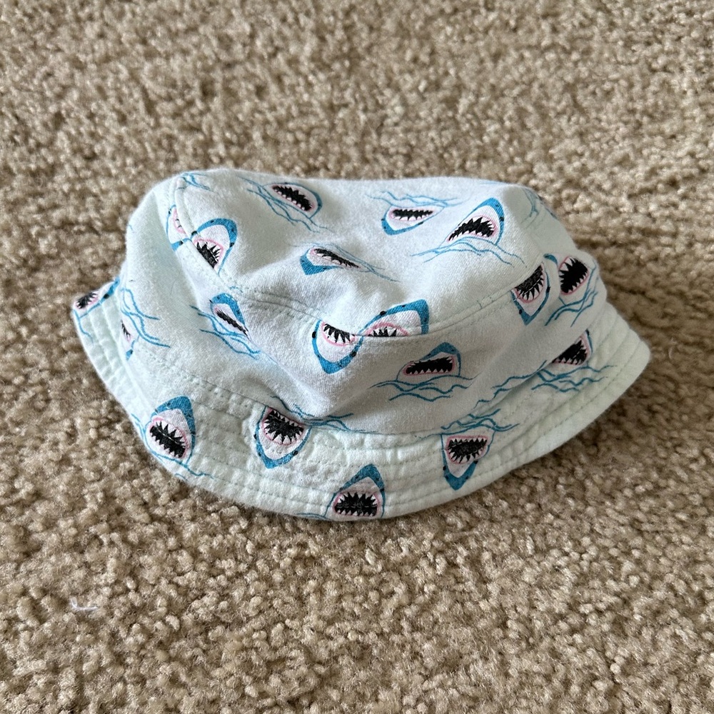 VGUC 12M shark hat